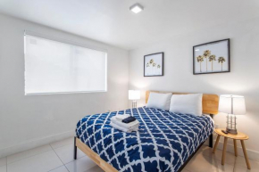 8 miles to Beach 2 miles to Downtown Miami WD 2 Queens -308-